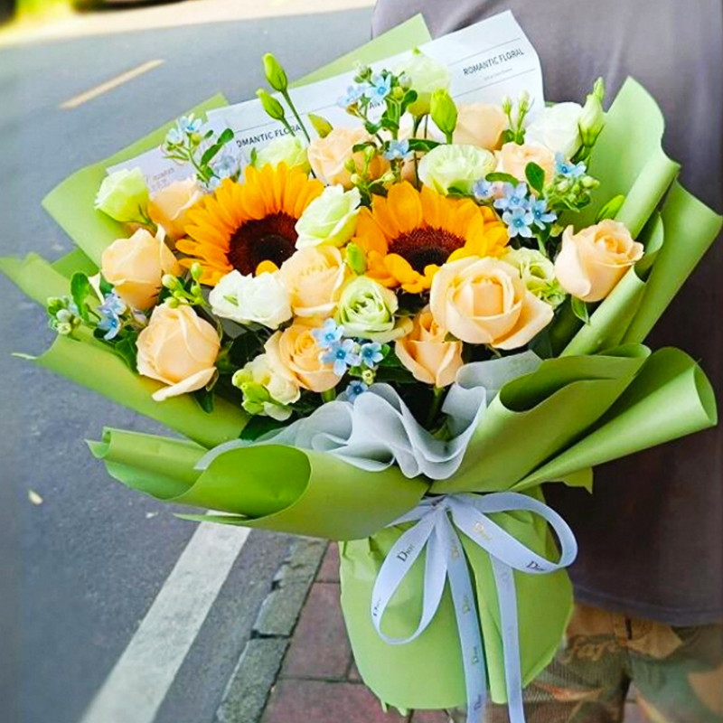 【金榜題名】台灣同城配送向日葵花束成人畢業禮鮮花生日花束送女士媽媽向日葵玫瑰混搭花束