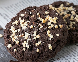 進口杏仁巧克力酥片黑可可酥片休閑分享經典零食網紅小吃台灣同城配送