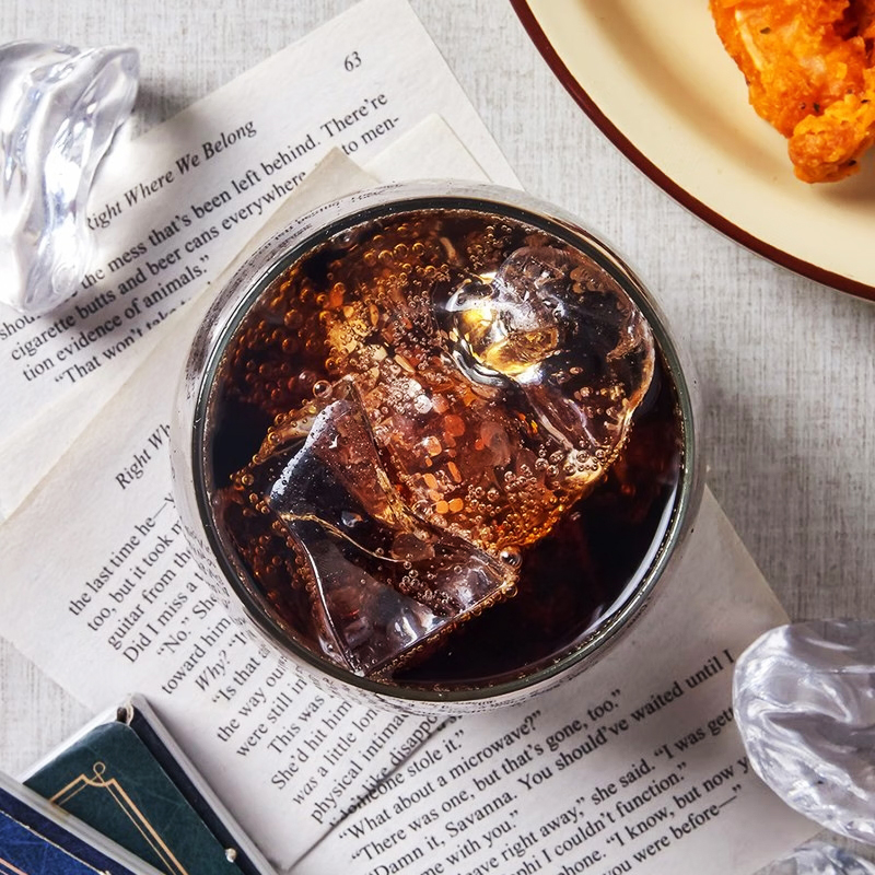 可口可樂（Coca-Cola）日本原裝進口 經典紅罐 碳酸飲料 鋁罐包裝 500ml*24瓶台灣同城配送